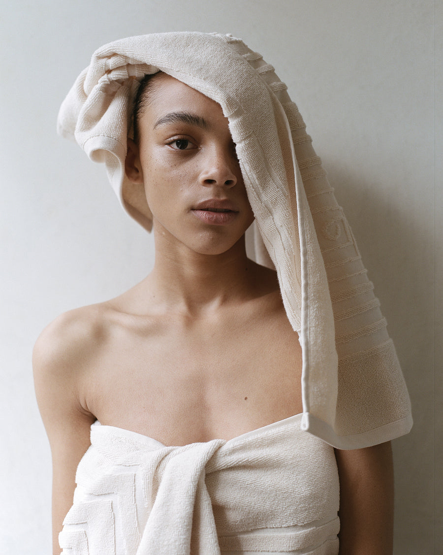 alt="Laze Res organic bath set in eco-conscious packaging, perfect for gifting self-care essentials"

